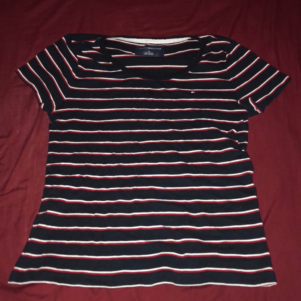 Striped Tommy Hilfiger tee!❤️💙